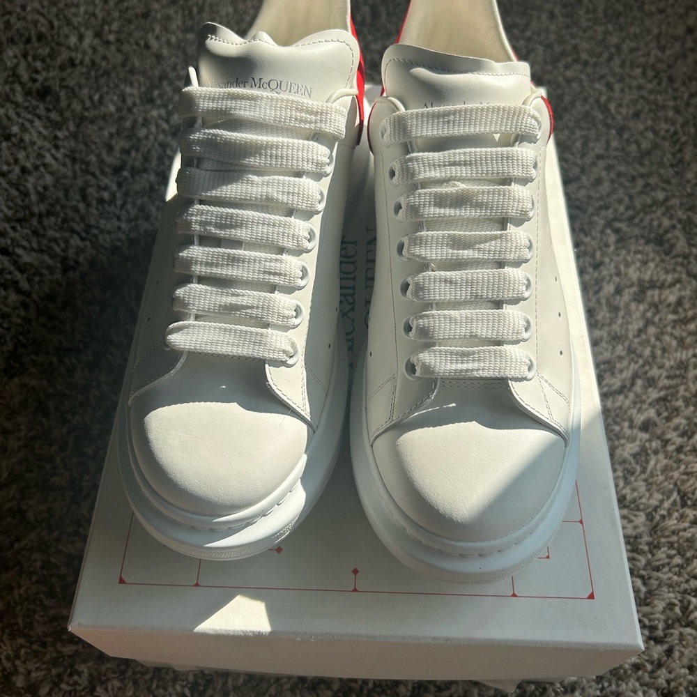 Alexander McQueens White & Red - Picture 4 of 5